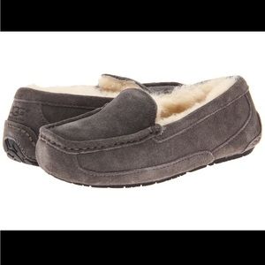 UGG Ascot Slippers Charcoal Big Kids 6